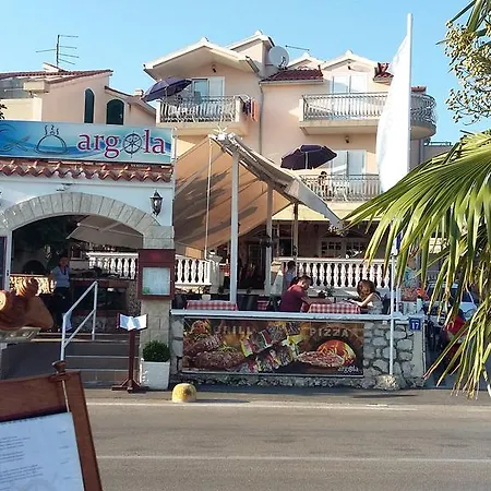 בית הארחה & Marina View 3*