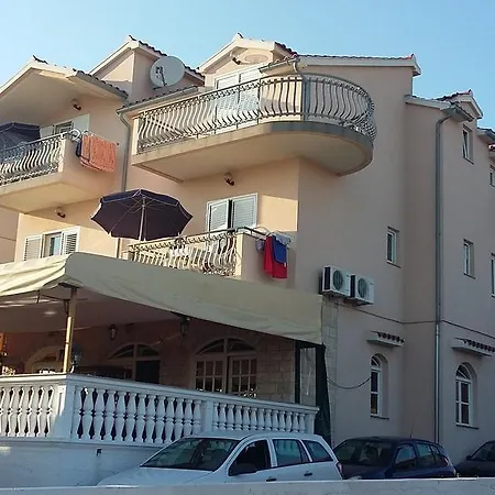 & Marina View בית הארחה וודיצה