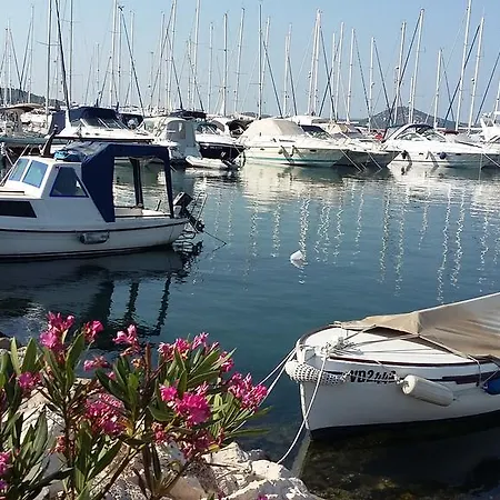 & Marina View فوديس