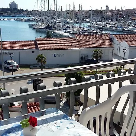 Konukevi & Marina View 3*