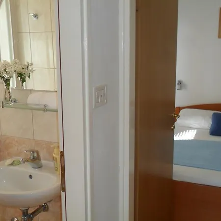 & Marina View 3* וודיצה