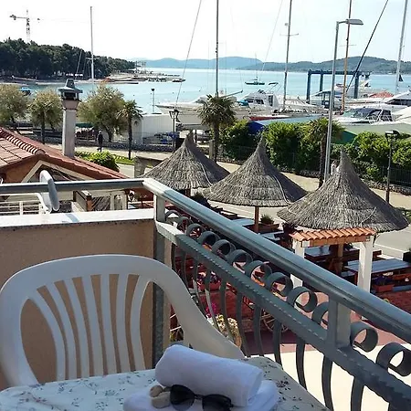 Guest house & Marina View 3*