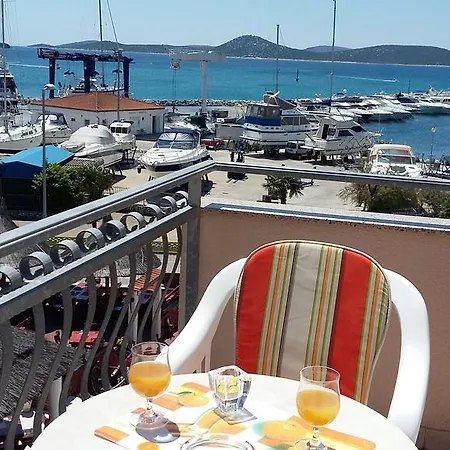 בית הארחה & Marina View 3*