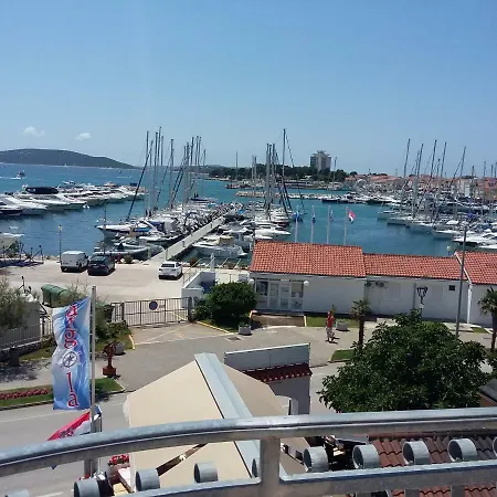 בית הארחה & Marina View