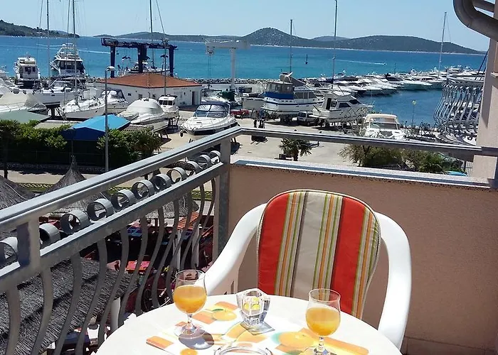 Gasthuis & Marina View 3*