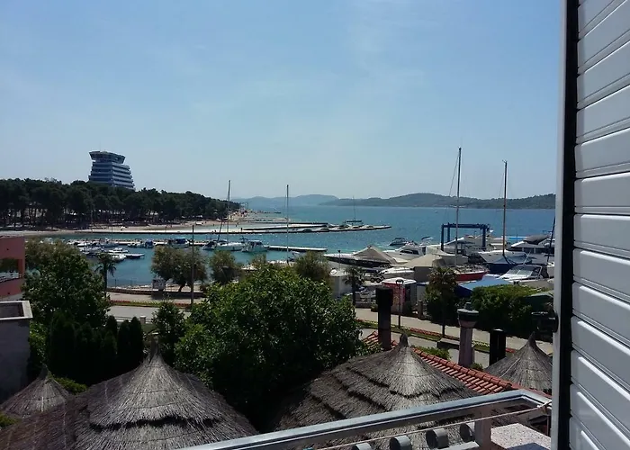 & Marina View ゲストハウス 3*